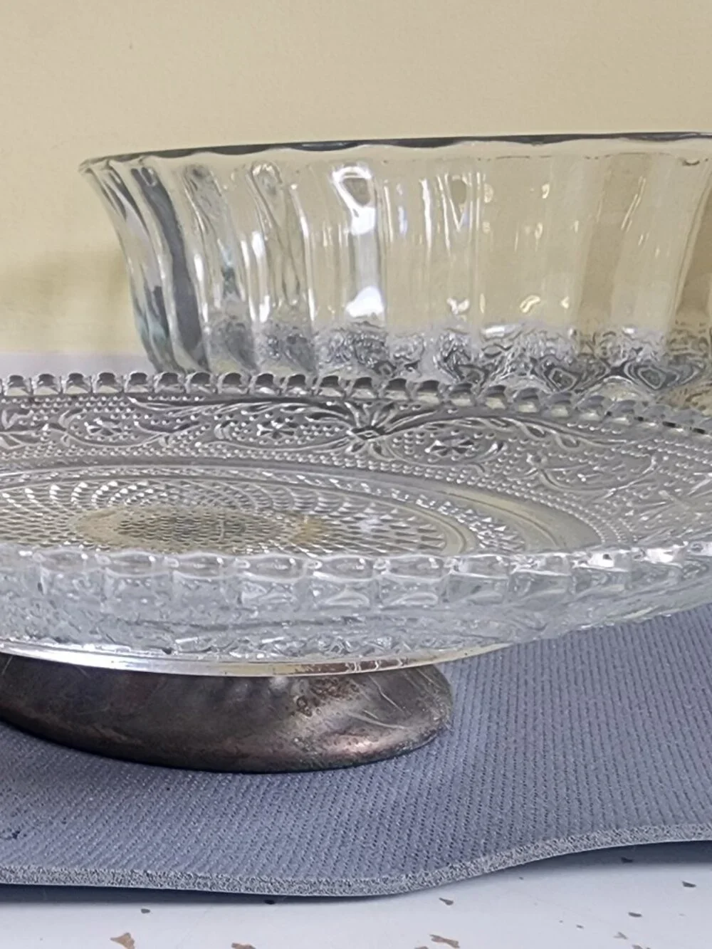 Pair of Elegant Vintage Serving Bowls & Candy Dish Pedestal with Silver Base - Picture 7 of 11